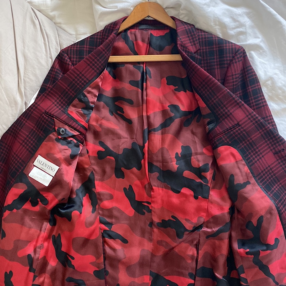 Valentino - Picture 2 of 16